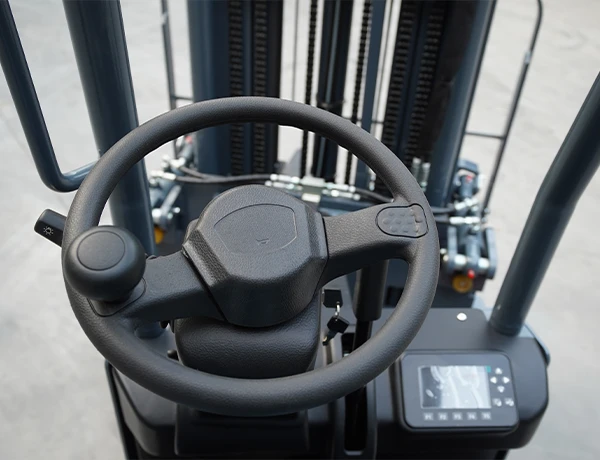 Adjustable steering wheel angle helps operators find a comfortable driving position and improves handling comfort.