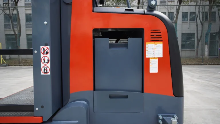 A 14 kW lift motor supports responsive lifting in demanding high-level applications.