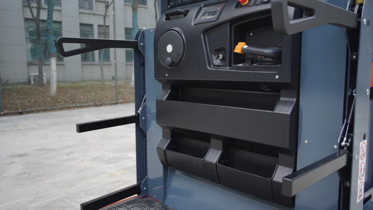 An open platform and secured load carrier support closer access to bulky goods.