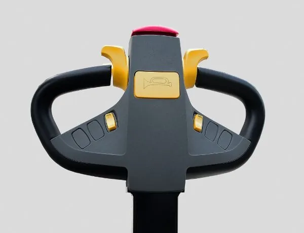 Intuitive tiller controls enable comfortable, precise and efficient operation.