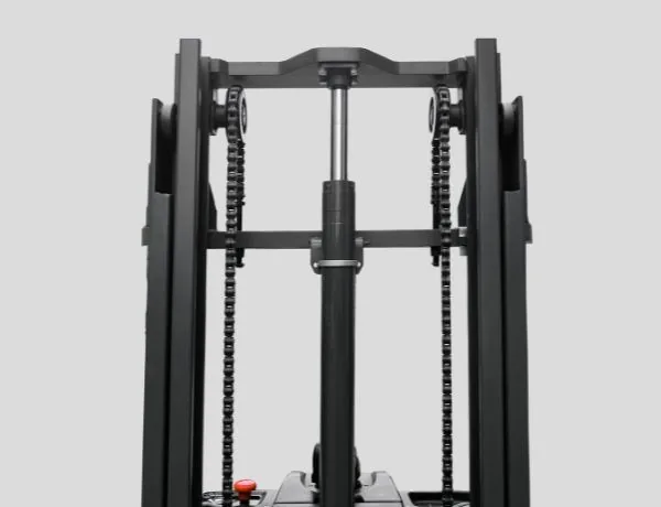 Multiple mast configurations match low-, medium- and higher-level racking.