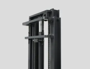 Stable mast design provides smooth lifting and reliable stability during stacking operations.