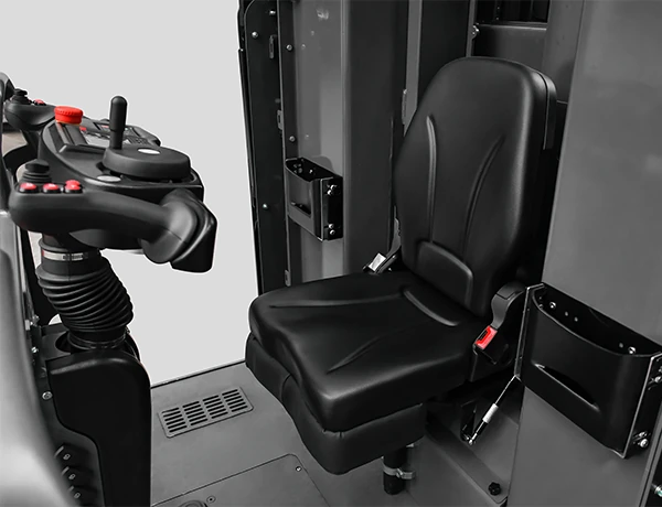 Generous working space provides greater freedom of movement for both seated and stand-on operation.