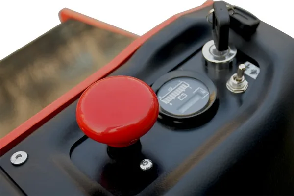 Records operating hours for convenient maintenance planning and service management.