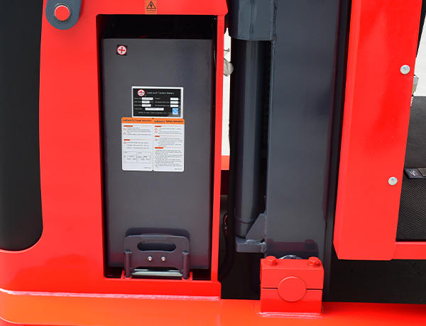 Side-pull design allows quick and convenient battery replacement and maintenance.