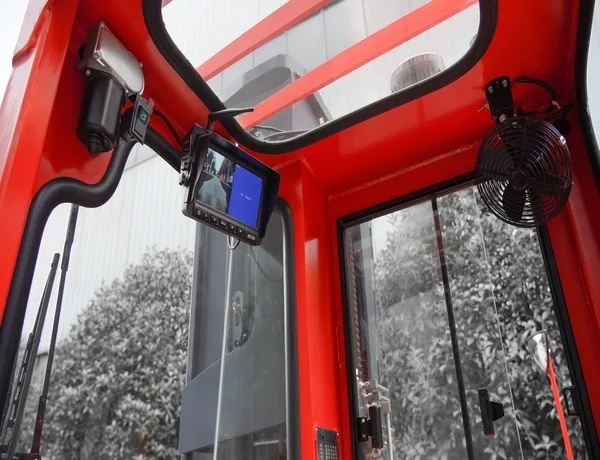 Clear sightlines help improve load visibility and operator confidence during transport and stacking.