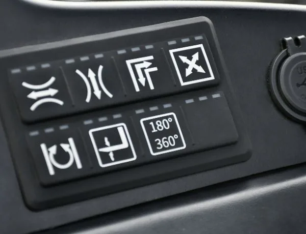 Quick mode switching enables straight, sideways, diagonal, in-situ rotation and right-angle travel.