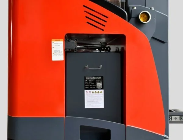 A 48V/550Ah lead-acid battery is standard. Larger lead-acid options and a 48V/460Ah lithium battery allow the power system to be matched to working hours and charging arrangements.
