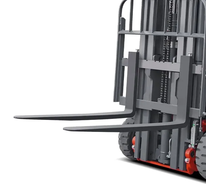 Twin AC drive motors deliver controlled acceleration and travel speeds up to 12 km/h.