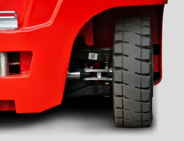 A low-mounted battery supports smooth cornering and controlled load handling.