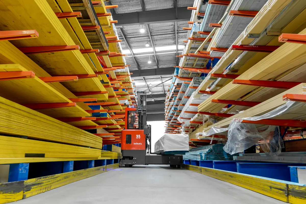 mima muldirectional forklift is handling long wood
