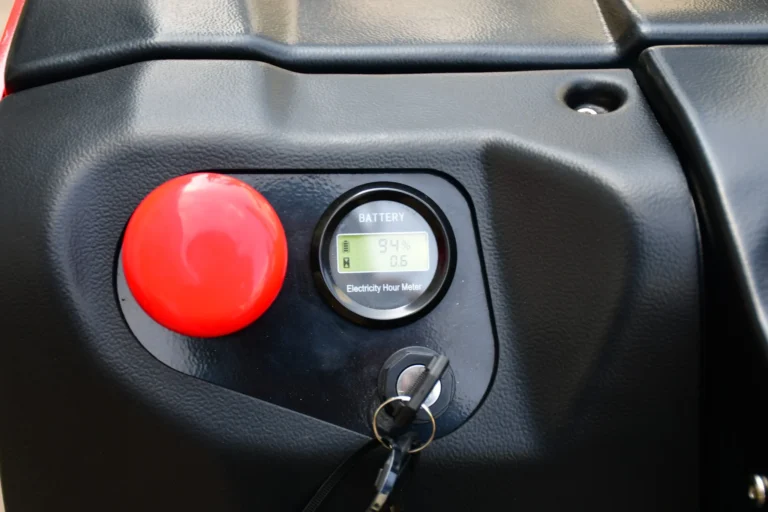 Clear operating information and an easily accessible emergency stop support convenient and safe operation.