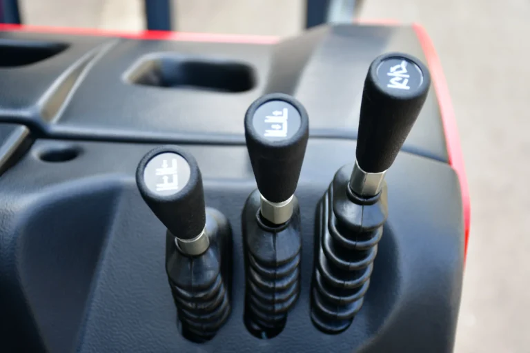 Ergonomically arranged levers provide intuitive and precise control of hydraulic functions.